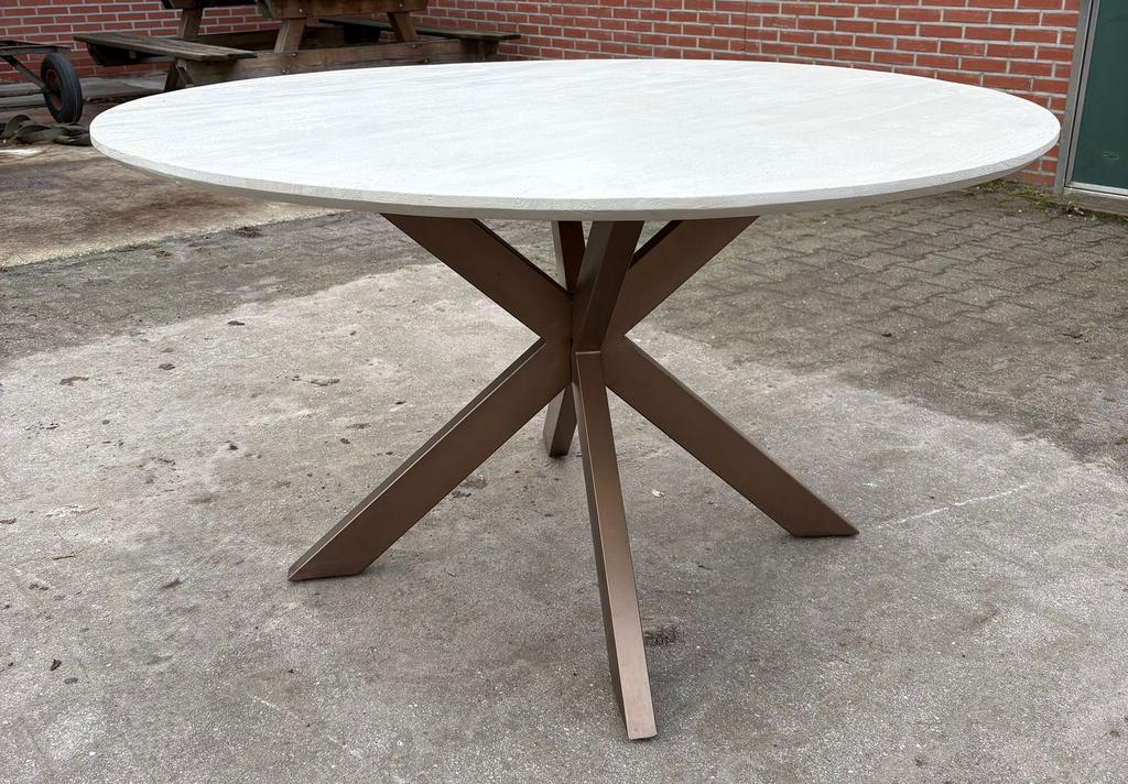 Nieuwe ronde eettafel sand kleur met gouden poot €375,-, Ophalen, Nieuw, Rond, 100 tot 150 cm