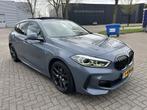 BMW 1-serie 118i High Exec M-Sport FULL OPTIONS. (bj 2020), Gebruikt, Bedrijf, 3 cilinders, 695 kg