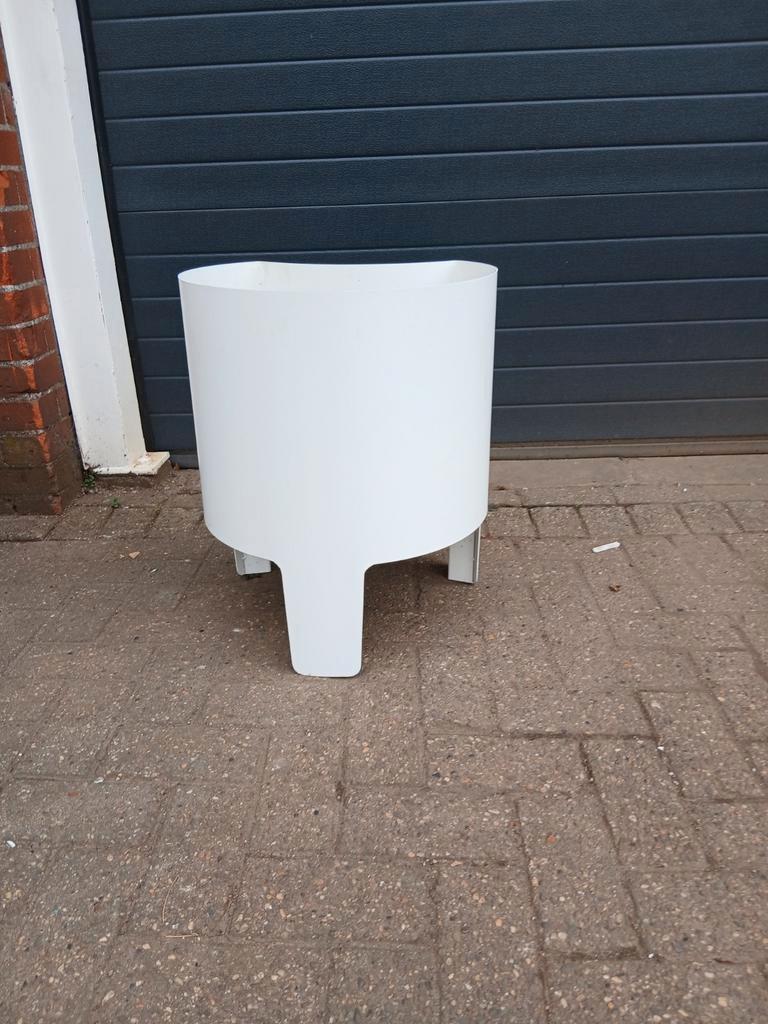 4 witte plantenbakken metaal, diameter 49 cm, hoogte 60 cm, Tuin en Terras, Bloembakken en Plantenbakken, Gebruikt, Plantenbak metaal