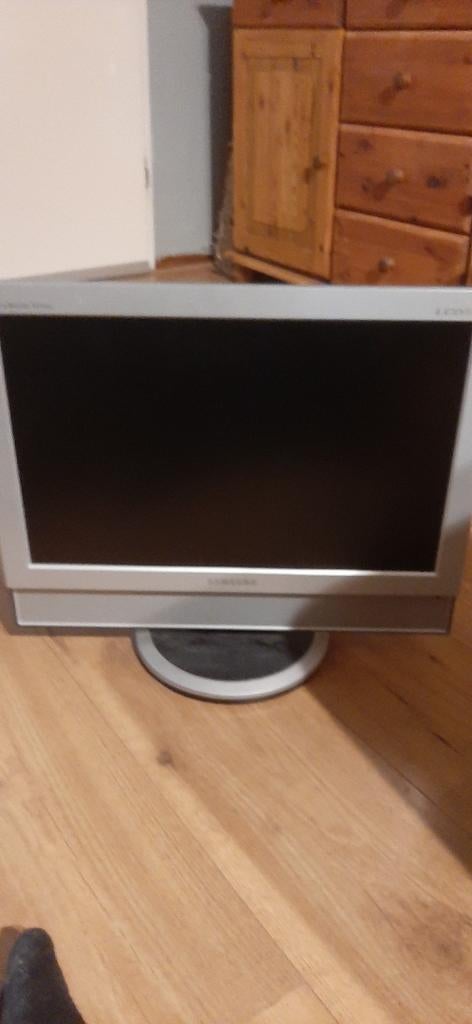 3x 19 inch 15euro weg is pech., Computers en Software, Monitoren, Ophalen, Overige typen, Overige resoluties, VGA