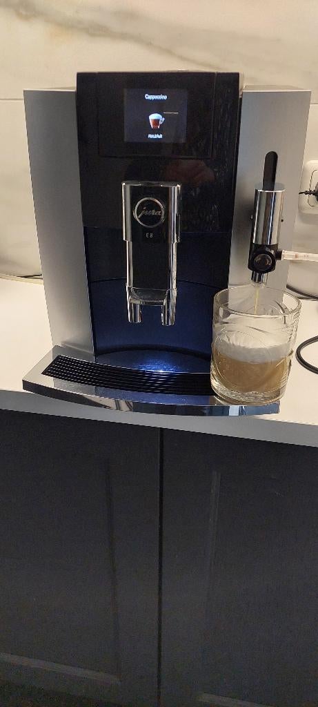 Jura bonen koffiemachine E8 volautomaat, Witgoed en Apparatuur, Koffiezetapparaten, Ophalen, Afneembaar waterreservoir, Gebruikt