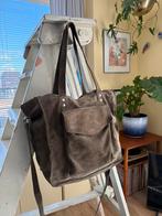 Shabbies handtas schoudertas groen suède, 30 cm of meer, Minder dan 35 cm, Ophalen of Verzenden, Zo goed als nieuw