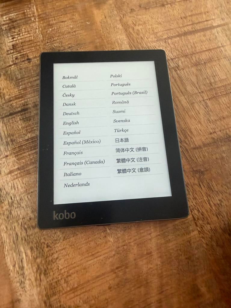 Kobo Aura e-reader met hoesje, Computers en Software, E-readers, Ophalen, Gebruikt, 4 GB of minder, Touchscreen