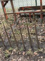 Oude kuilvoersnijder en oude plattewagen, Ophalen