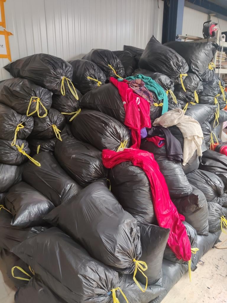 Zakken kleding, Ophalen, Onbekend, X, Gedragen