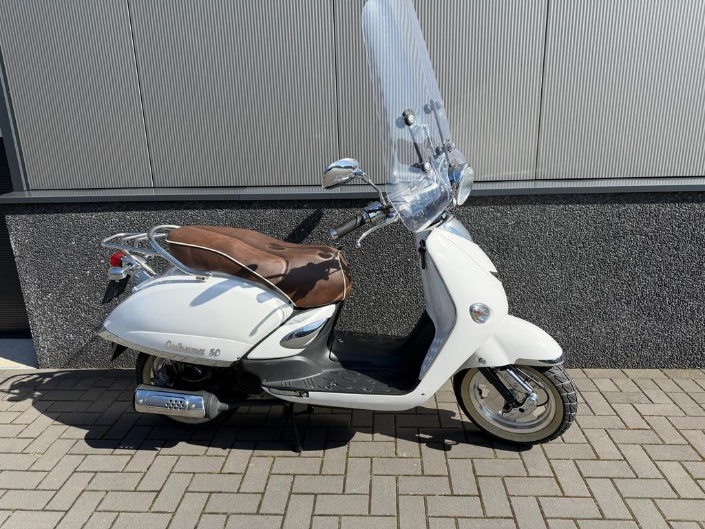 Witte Cubana 50 Scooter met Bruin Zadel en Windscherm, Fietsen en Brommers, Ophalen of Verzenden, Gebruikt, Overige typen, Overige merken