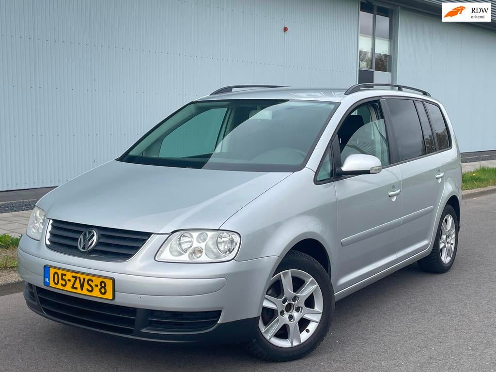 Volkswagen Touran 2.0-16V FSI 7 Zitter Distributie vervangen, Auto's, Volkswagen, Stof, Gebruikt, Zwart, 4 cilinders