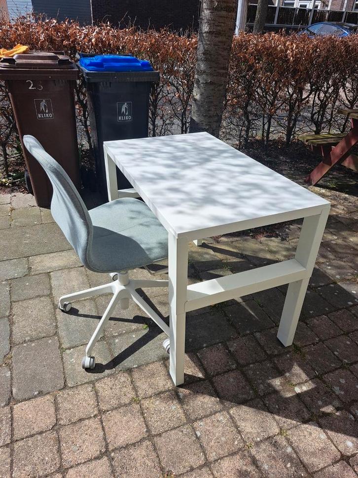 Wit bureau plus bureaustoel, Huis en Inrichting, Bureaus, Gebruikt, In hoogte verstelbaar, Ophalen