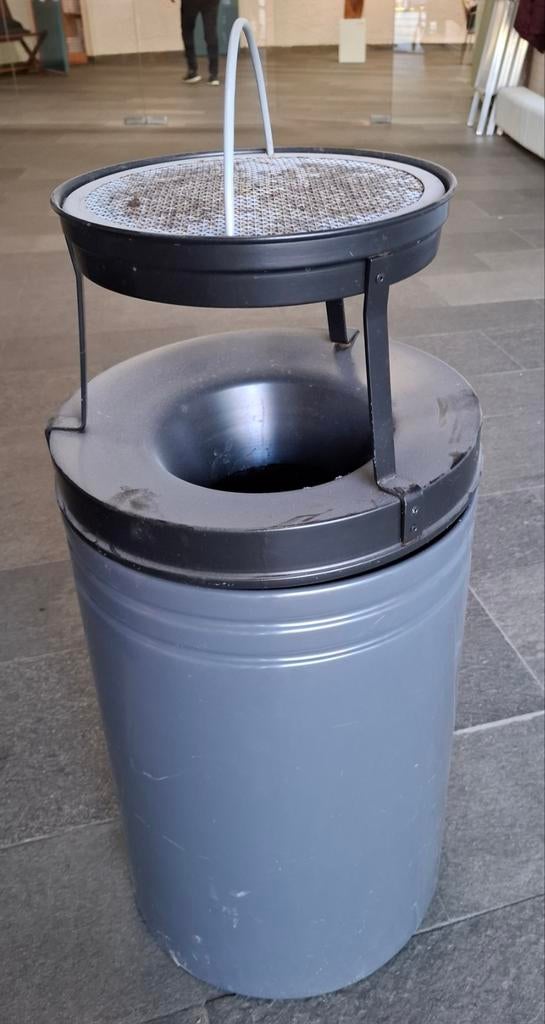 Afval/asbak, grijs, groot model, Ophalen, Gebruikt