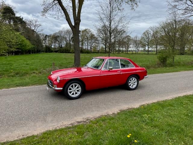 MG B GT V8 met Overdrive 1973, Auto's, Oldtimers, Zwart, Overige carrosserieën, Leder, Bedrijf