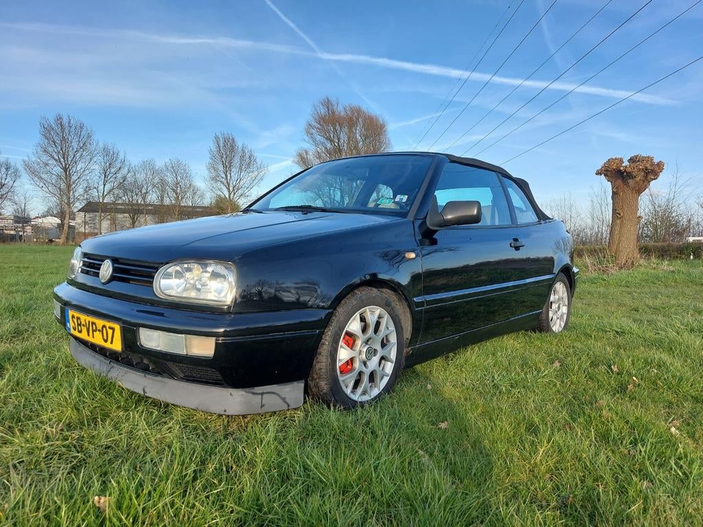 Volkswagen Golf 1.8 Cabriolet 55KW E2 1997 Zwart, Auto's, Volkswagen, Voorwielaandrijving, 74 pk, Beige, 4 cilinders