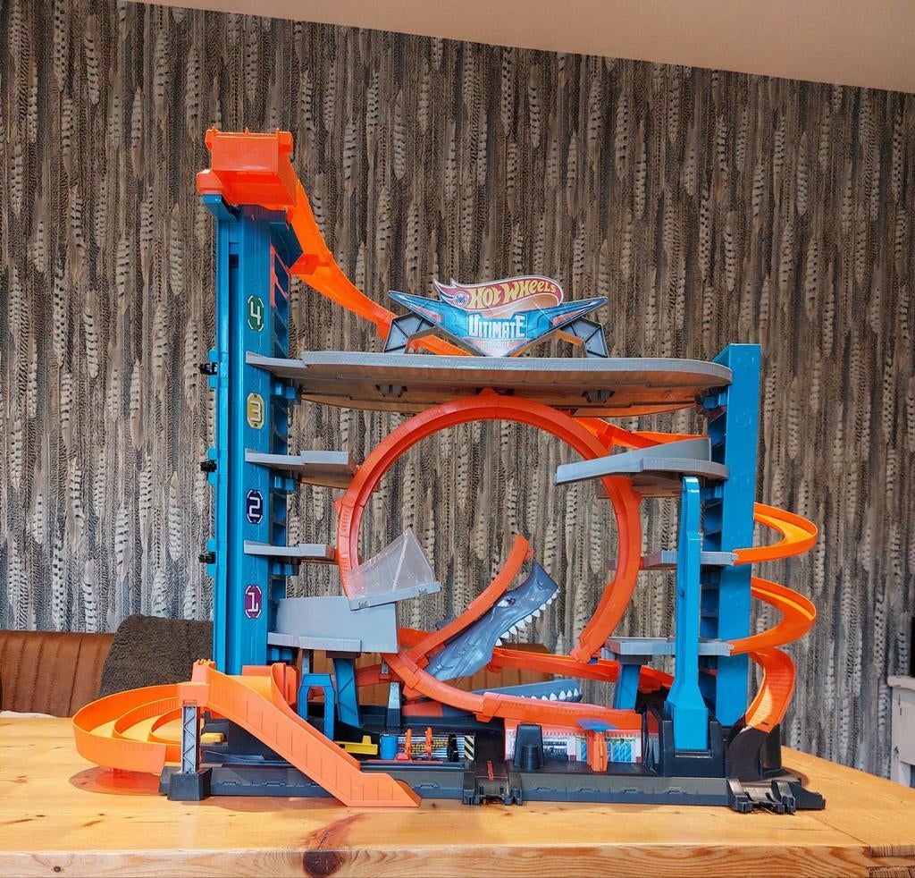 Hot Wheels Ultimate Garage met Haai, Ophalen, Hot Wheels, Met looping, Racebaan