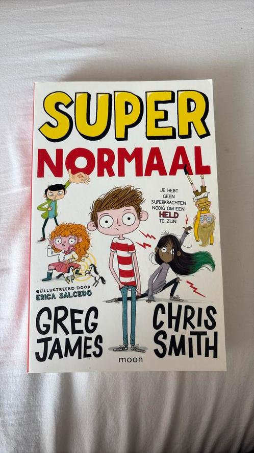 Greg James - Super Normaal, Boeken, Kinderboeken | Jeugd | 10 tot 12 jaar, Zo goed als nieuw, Ophalen of Verzenden