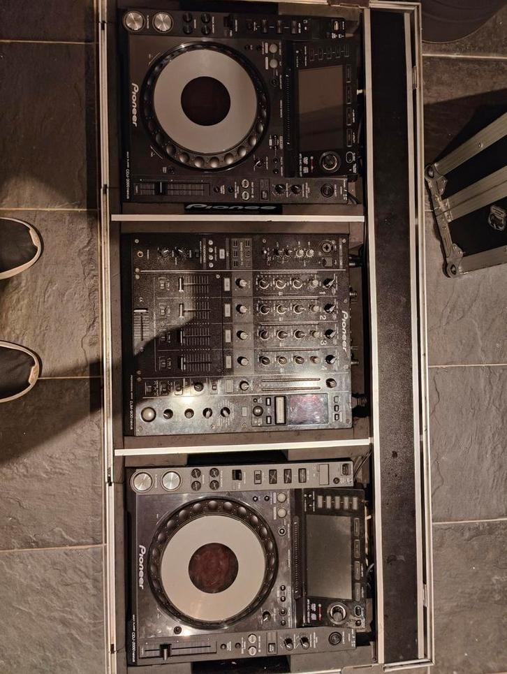 2x Pioneer CDJ2000NXS + Flightcase, Rack, Mixertje, Muziek en Instrumenten, Dj-sets en Draaitafels, Gebruikt, Dj-set, Pioneer