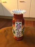 Prachtige vintage opaline vaas met plooikraag, Ophalen of Verzenden