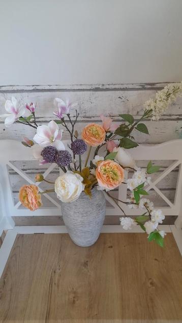 Boeket kunstbloemen divers beschikbaar voor biedingen