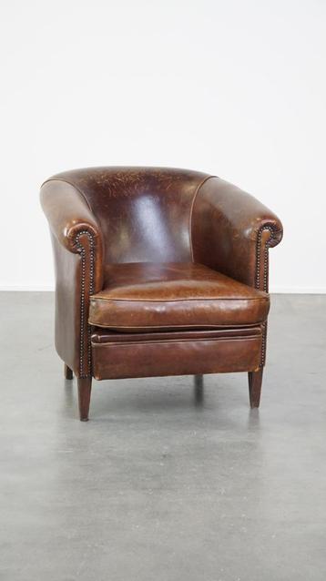 Mooie statige Engelse stijl schapenleren clubfauteuil beschikbaar voor biedingen