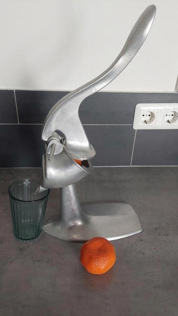  citruspers space-age vorm vintage jaren 40,50 merk perle  beschikbaar voor biedingen