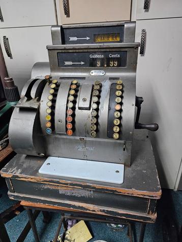 Antieke kassa  beschikbaar voor biedingen