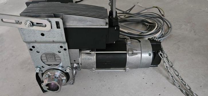 Hörmann 220V Overheaddeur Motor + Besturing, Doe-het-zelf en Verbouw, Deuren en Horren, Gebruikt, Garagedeur, 215 cm of meer, 120 cm of meer
