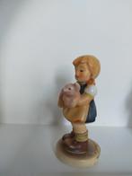 Hummel beeldje, membership year 1999/2000, meisje met big., Verzamelen, Beelden en Beeldjes, Ophalen of Verzenden, Hummel