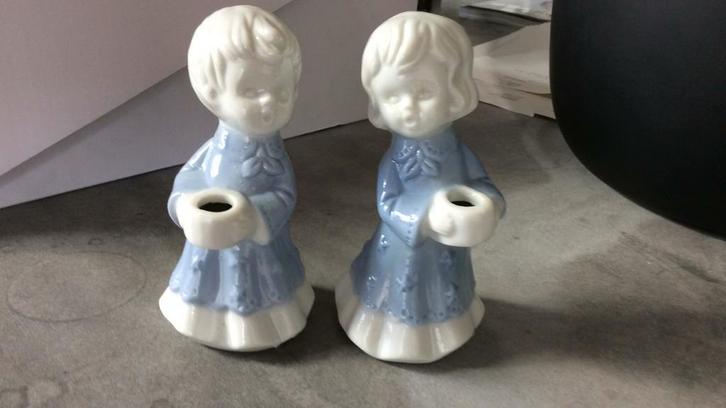 Twee schattige porseleinen beeldjes kerst engeltjes, Verzamelen, Beelden en Beeldjes, Zo goed als nieuw, Mens, Ophalen of Verzenden
