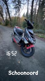 Aprilia sr 50 €300, Fietsen en Brommers, Scooters | Aprilia, Ophalen of Verzenden, Benzine, SR 50