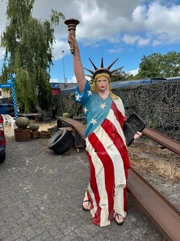 Groot oud vrijheidsbeeld USA beschikbaar voor biedingen