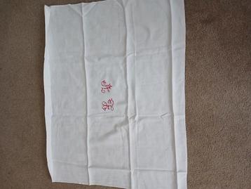 6 grote Franse servetten rood/wit beschikbaar voor biedingen