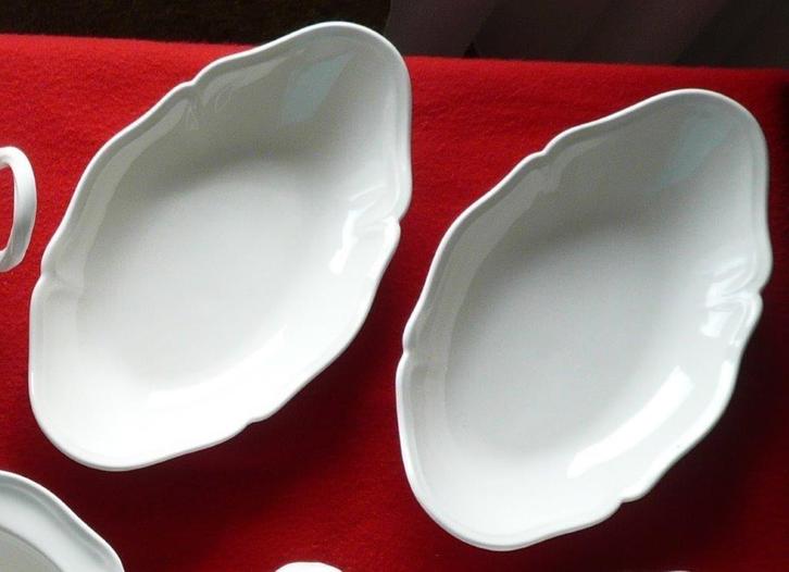 Wedgwood Queens Plain 2 bonbon-/vlees-/zuurschaaltjes, Huis en Inrichting, Keuken | Servies, Zo goed als nieuw, Schaal of Schalen