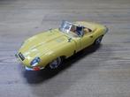 Bburago modelauto Jaguar E-Type Cabriolet (1961) 1:18  geel, Hobby en Vrije tijd, Modelauto's | 1:18, Ophalen of Verzenden, Zo goed als nieuw