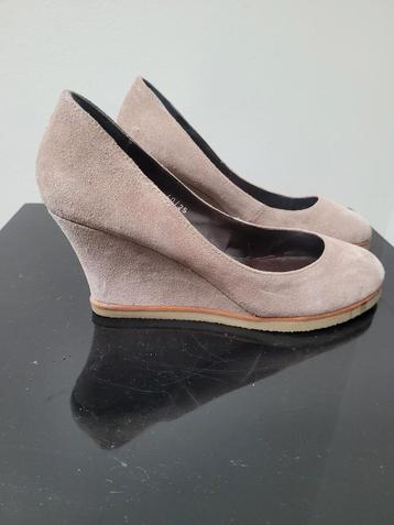 Suede pumps sleehak maat 40 - als nieuw! beschikbaar voor biedingen