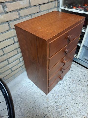 5 lades kastje handig met veel ruimte en lage prijs  beschikbaar voor biedingen