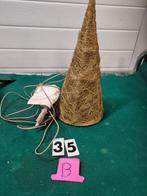 pyramide met verlichting goud kleurig [b35], Diversen, Kerst, Ophalen of Verzenden, 'T Olde Gre-j, Info@toldegrej.nl, Endepoelstraat 20f Didam