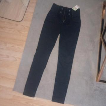 Dames spijkerbroek  beschikbaar voor biedingen