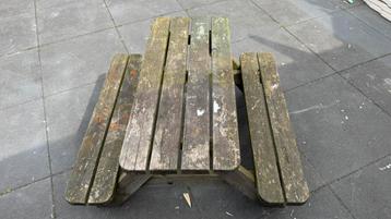 Kinder picknicktafel beschikbaar voor biedingen
