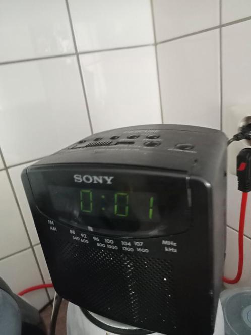 Sony ICF -102 digicube wekkeradio met fm en am, Witgoed en Apparatuur, Wekkers, Gebruikt, Verzenden