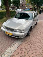 Volvo V70 2.4 140PK AUT 2001 Grijs, Auto diversen, Schadeauto's, Stationwagon, 2435 cc, Zilver of Grijs, Benzine
