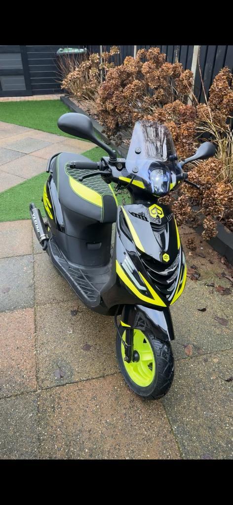 Piaggio zip 70cc 2t, Fietsen en Brommers, Scooters | Piaggio, Zo goed als nieuw, Zip, Ophalen