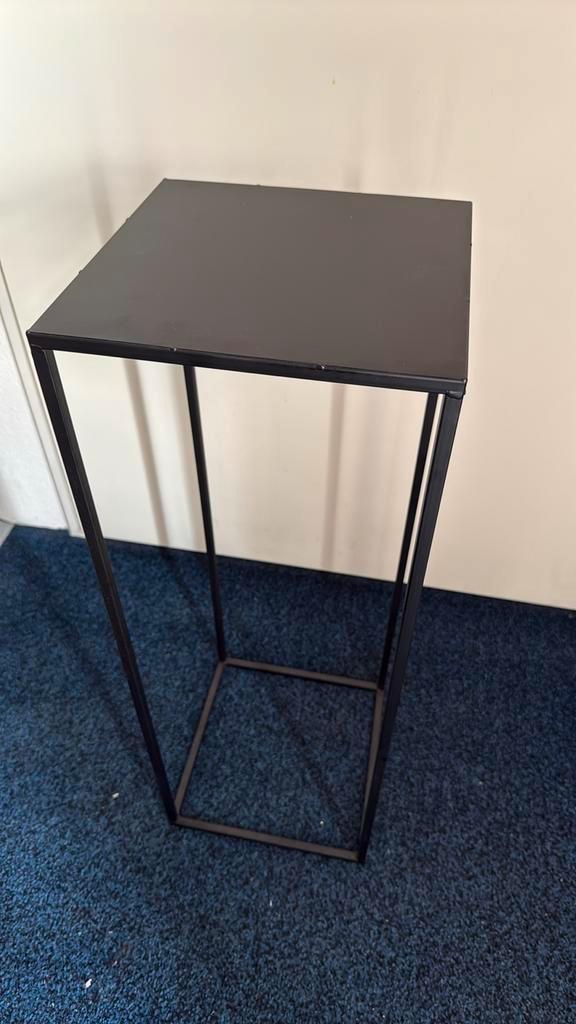 Zwarte bijzettafel metaal elegant, Huis en Inrichting, Tafels | Bijzettafels, Zo goed als nieuw, Rond, Minder dan 55 cm, Metaal of Aluminium