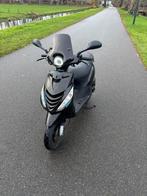 Piaggio Zip 50CC 4T - zwart, Fietsen en Brommers, Scooters | Piaggio, Ophalen, Gebruikt, Maximaal 45 km/u, Zip