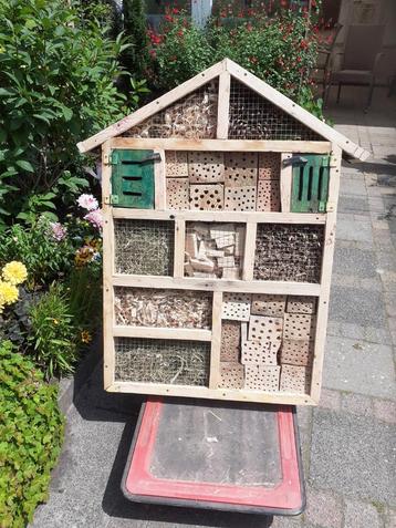 Insekten hotel beschikbaar voor biedingen