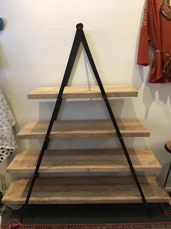 Piramide boekenkast mangohout, Huis en Inrichting, Kasten | Boekenkasten, Zo goed als nieuw, 150 tot 200 cm, 150 tot 200 cm, 25 tot 50 cm