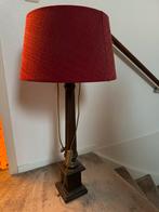 Twee elegante vintage tafellampen met rode kappen, Ophalen, Gebruikt, Hout, 100 tot 150 cm