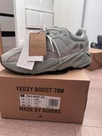 Yeezy Boost 700 Salt - Maat 41 1/3 - Nieuw in doos, Ophalen of Verzenden, Nieuw, Sneakers of Gympen