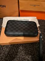 Louis vuitton alpha clutch M46955, Ophalen of Verzenden, Zo goed als nieuw, Zwart