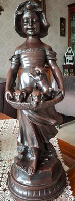 Bronzen Beeld: Meisje met Puppy's, Antiek en Kunst, Ophalen