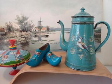 Blauwe Franse Emaille Koffiepot met Vogel (kuifmees). beschikbaar voor biedingen