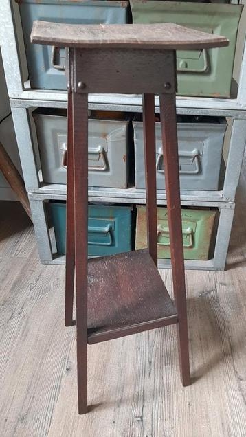 Vintage pantentafeltje, 2 etage.s beschikbaar voor biedingen