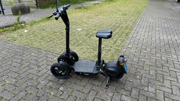 Hele mooie en zo goed als nieuwe Doohan Ilark te koop!, Fietsen en Brommers, Steps, Zo goed als nieuw, Elektrische step (E-scooter)